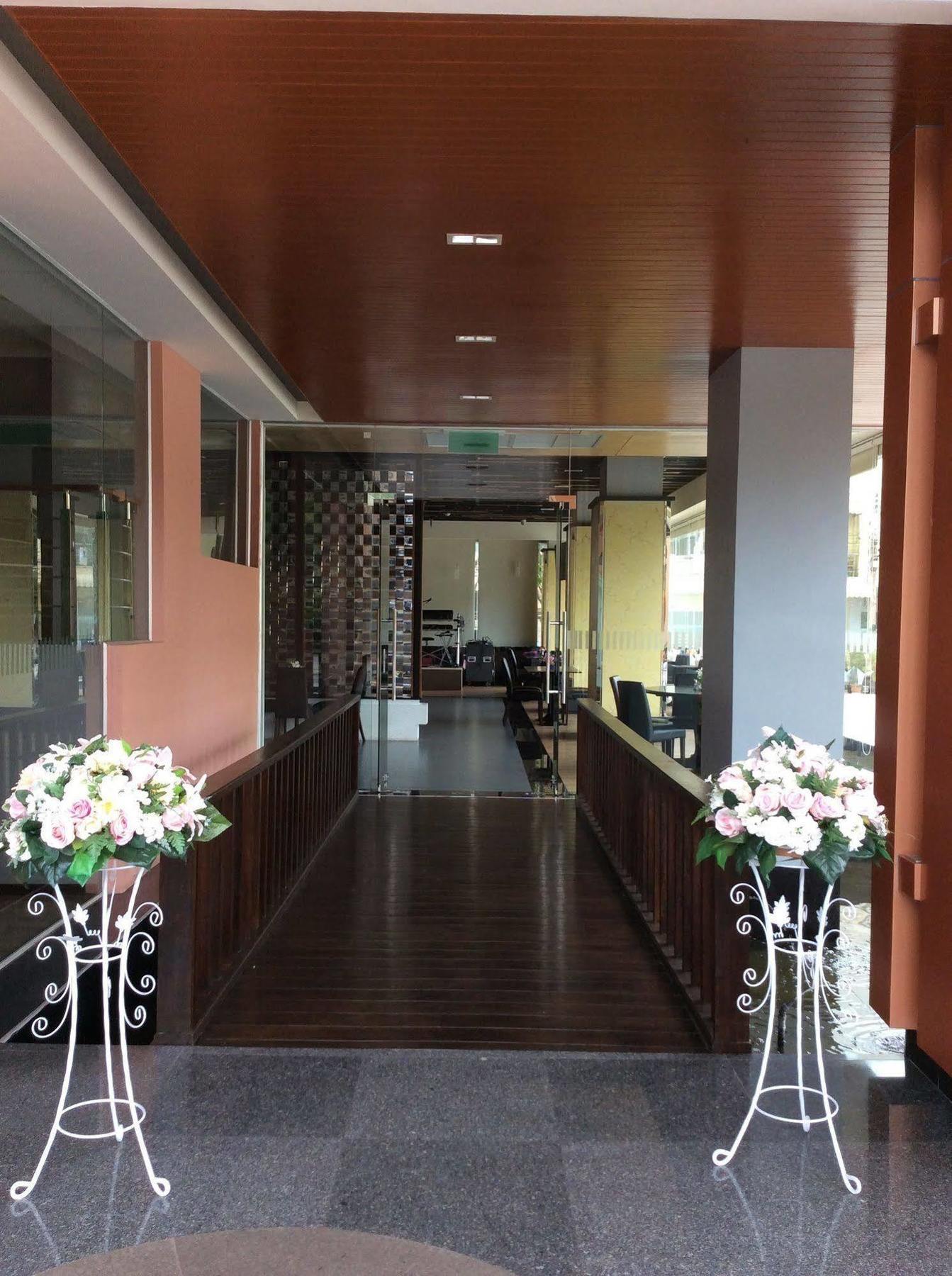 Grand Oliver Hotel Danok Sadao Bagian luar foto
